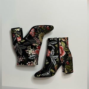 EGO Floral Print Booties Size 5 Chunky Heels Almond Toes Whimsical and Boho
